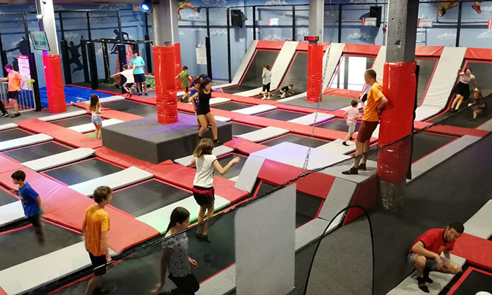 כניסה למתחם הטרמפולינות Sky Jump, תל אביב